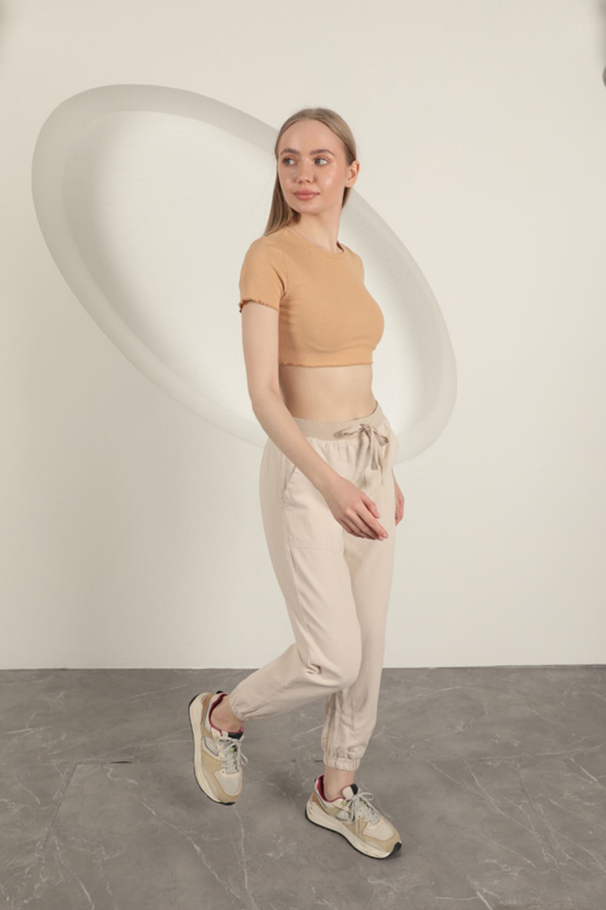 Gabardin Kumaş Paçası Lastikli Kadın Pantolon-Taş