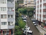 İnönü caddesi üstündeki daire 155 mt kr her tarafı açık oturmalı mutfak ve solon 2 yatak odası 3 balkon biri kapalı balkon